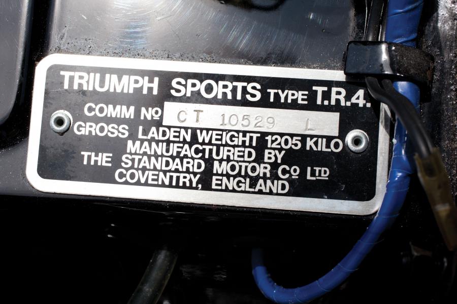 Моторный отсек Triumph TR4 Surrey Top 1961 года  (фото 26 из 52)
